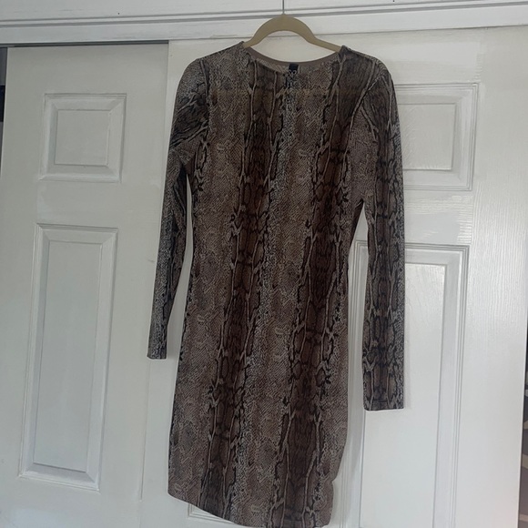 Windsor Dress - Picture 2 of 4